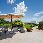 Apartamento Auf Grossem Gartengrundstueck By Interhome *