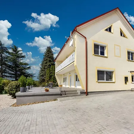 Auf Grossem Gartengrundstueck By Interhome Διαμέρισμα