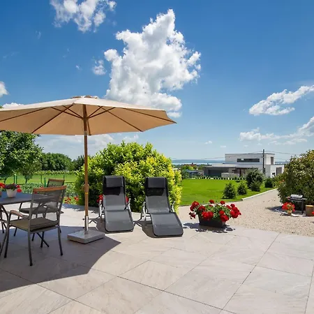 公寓 Auf Grossem Gartengrundstueck By Interhome *