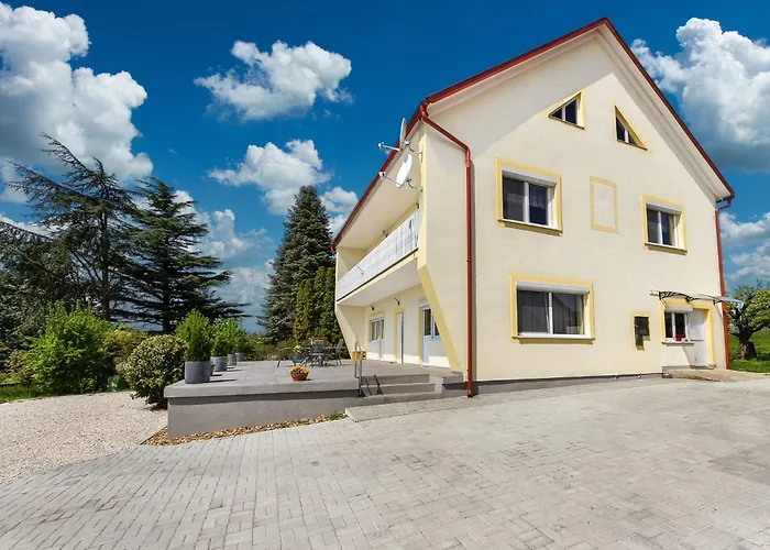 Auf Grossem Gartengrundstueck By Interhome 公寓